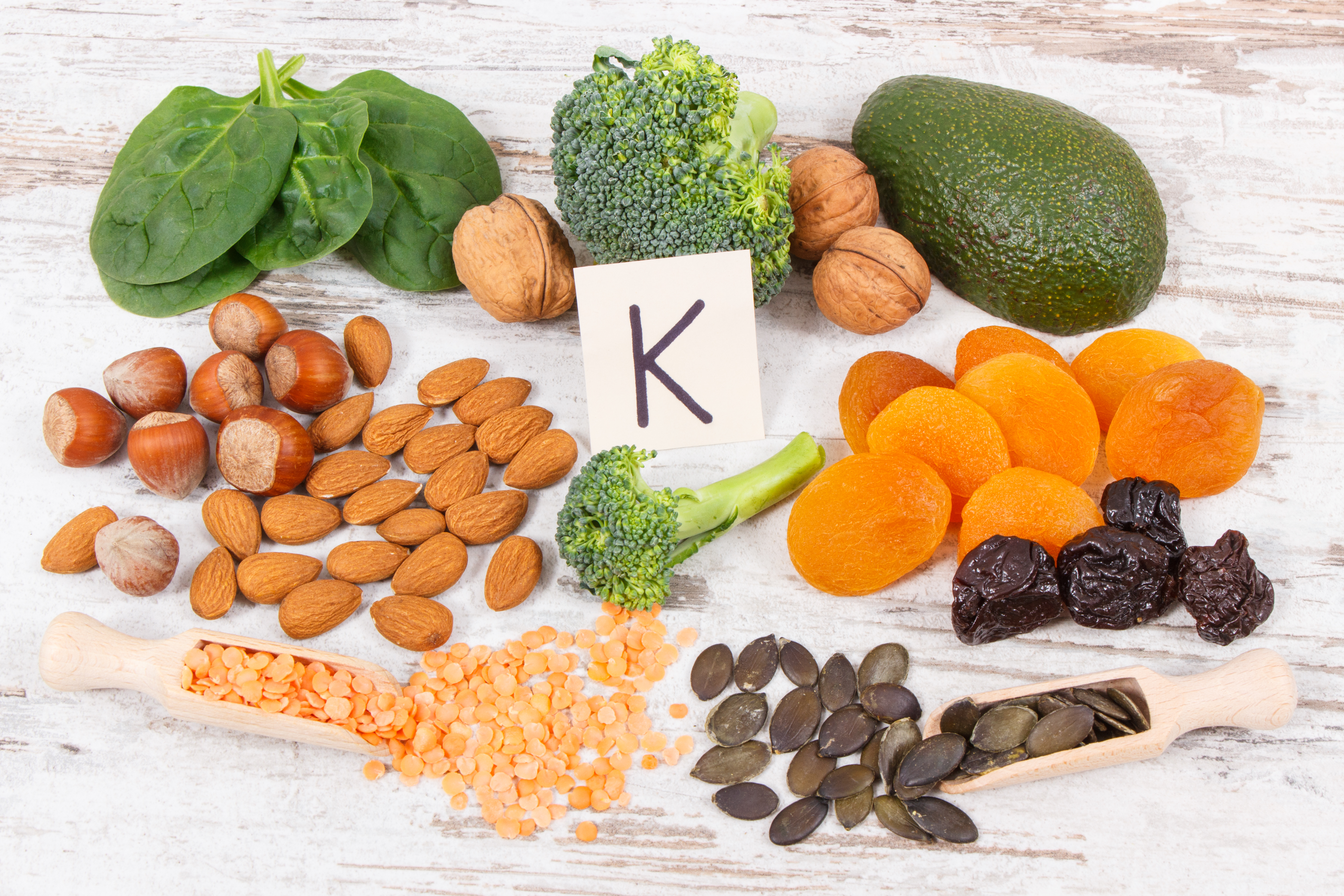 Ta snov bi lahko v prihodnosti pomagala pri obnovi možganov Fresh fruits and vegetables containing vitamin K, dietary fiber and minerals, concept of healthy nutrition