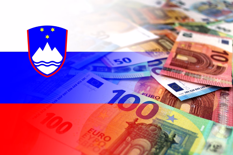 Gradient overlay of the Slovene flag on the euro notes.