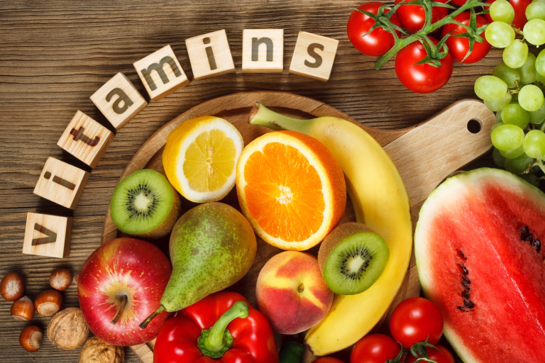 Pomanjkanje vitamina C povezano s hitrejšim staranjem možganov