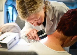 Začenjajo se brezplačni preventivni pregledi kožnih madežev v Ljubljani v okviru iniciative #SAVEYOURSKIN Pregled kožnih znamenj