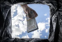 25 bilijonov evrov: kam gre denar, ki ga vsako leto dobesedno zavržemo? Getting rid of excess cash, switching to non-cash payment. The concept of inflation.