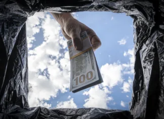 25 bilijonov evrov: kam gre denar, ki ga vsako leto dobesedno zavržemo? Getting rid of excess cash, switching to non-cash payment. The concept of inflation.