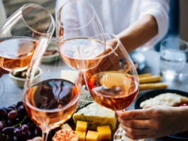 Zakaj trkamo s kozarci, ko nazdravljamo? Glasses of rose wine seen during a friendly party of a celebration.
