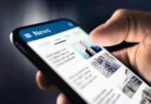 Zakaj neprestano vidimo le negativne novice? Krivi smo sami News and press release. Headlines and newspaper media in phone. Reading articles online. Mobile in hand. Feed, breaking report, or business publication. Latest daily journalism.