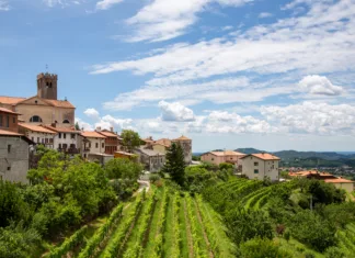 Slovenska Toskana, kjer diši po svobodi Smartno medieval village in Goriska Brda region, Slovenia.