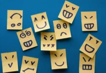 Velikih 5: osebnostne lastnosti, ki povejo, kdo ste Smilies stickers on blue background