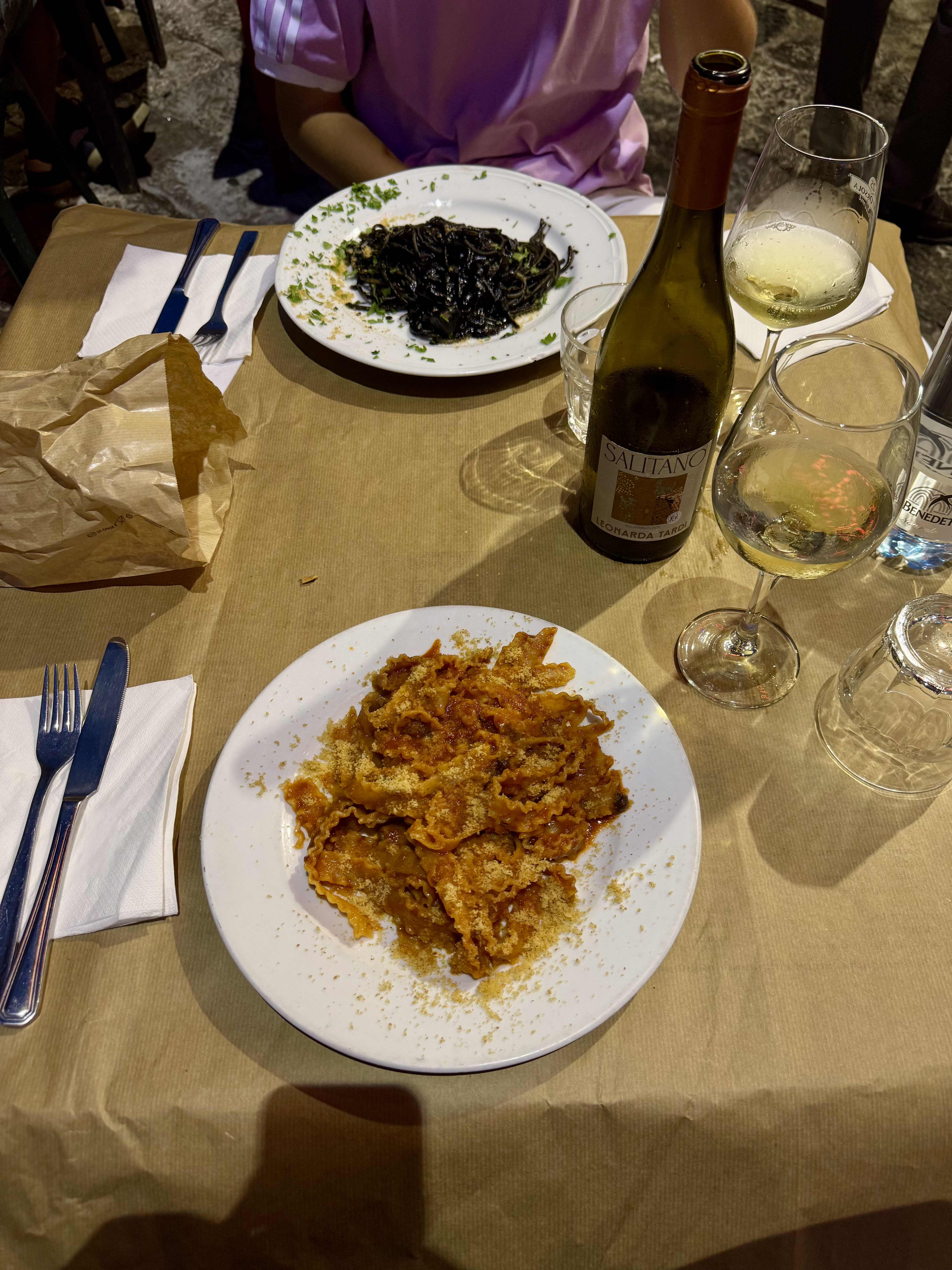 črne testenine in tradicija