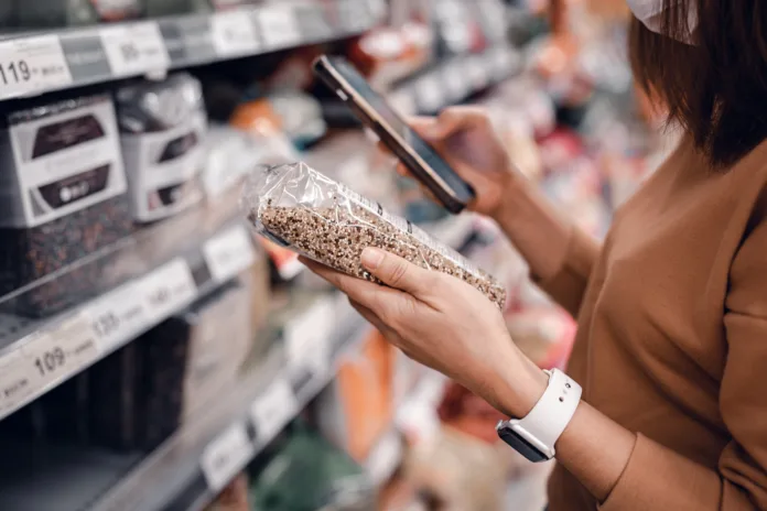 closeup-woman-shopping-in-supermarket-and-reading-product-information-costumer-buying-food-at-the-market-stockpack-istock Closeup - Woman shopping in supermarket and reading product information. Costumer buying food at the market.
