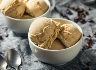 Domači kavni sladoled: kremasta poslastica, ki osvoji že na prvi grižljaj Homemade Coffee Ice Cream Ready to Eat