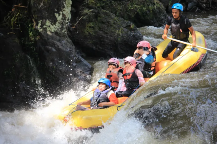pemalang16-november-2025-exciting-white-water-rafting-adventure-group-navigating-turbulent-rapids-in-an-inflatable-boat-with-professional-guide-stockpack-istock Pemalang,16 November 2025. Exciting White Water Rafting Adventure: Group Navigating Turbulent Rapids in an Inflatable Boat with Professional Guide
