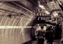 Zakaj so nekateri ljudje vedno pozni? Znanost razkriva vzroke za kronično zamujanje train, waiting, losing, hurry, on time, late, being late, arriving late, lose, lost, metro, metropolitan train, roma, city, delusion, minutes, time, watch, hour, transportation, rush, trip, clock, punctuality, brown train, brown clock, being late, being late, being late, roma, punctuality, punctuality, punctuality, punctuality, punctuality