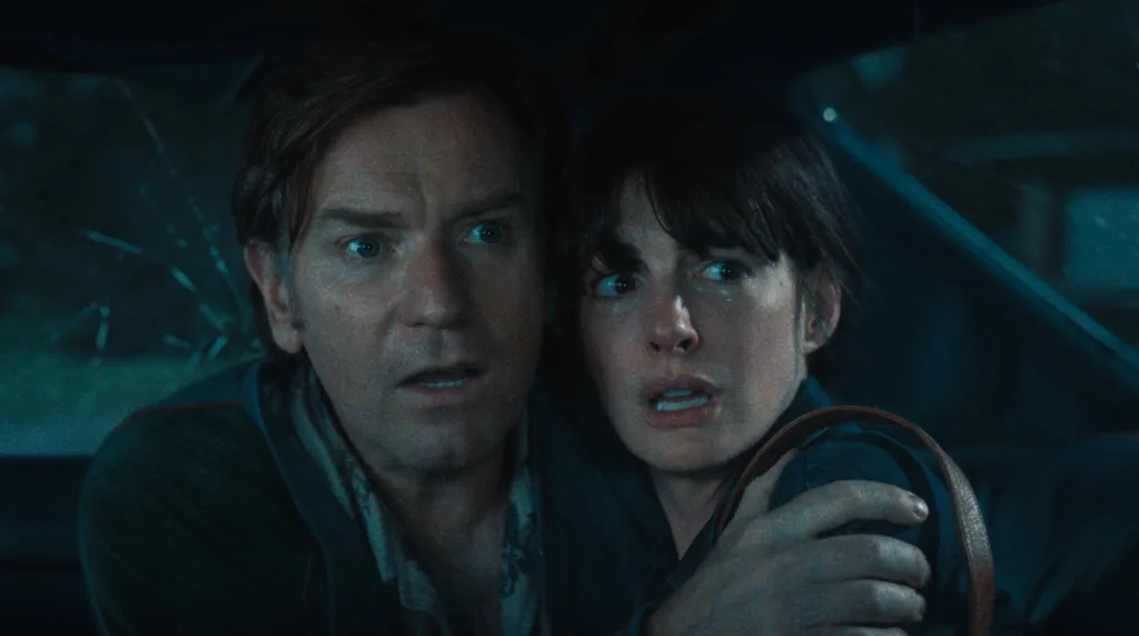 Konec Hrastove ulice, Ewan McGregor in Anne Hathaway