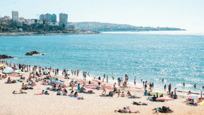 afternoon-in-playa-caleta-abarca-vina-del-mar-chile-stockpack-unsplash Afternoon in Playa Caleta Abarca - Viña del Mar, Chile.