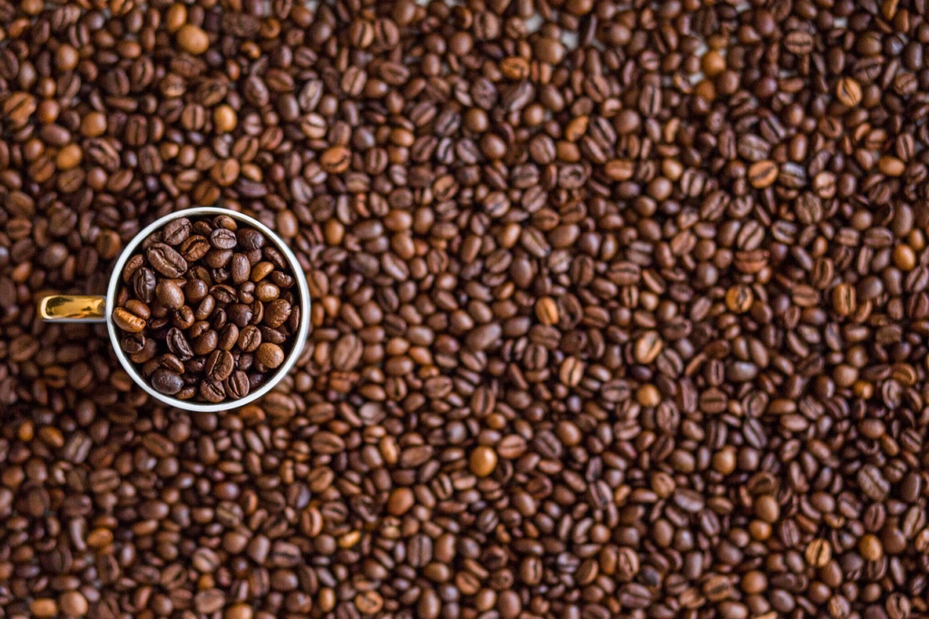 coffee, coffee beans, cup, mug, coffee cup, beans, roasted, roasted coffee, roasted coffee beans, brown, caffeine, food, cafe, roast, aroma