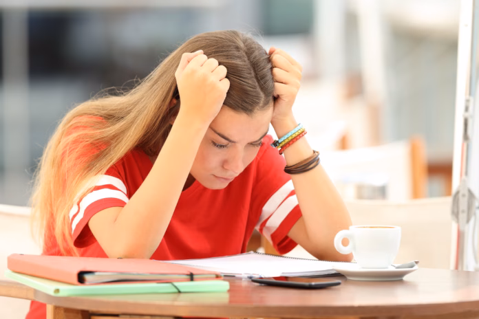single-frustrated-student-girl-trying-to-understand-notes-sitting-in-a-bar-stockpack-istock Single frustrated student girl trying to understand notes sitting in a bar